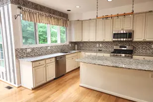 21218 Edgewood Ct, Sterling, VA 20165 - Photo 13