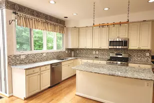 21218 Edgewood Ct, Sterling, VA 20165 - Photo 11