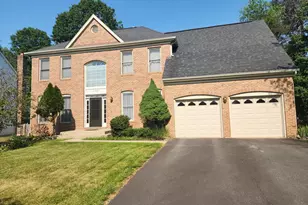 21218 Edgewood Ct, Sterling, VA 20165 - Photo 1