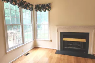 21218 Edgewood Ct, Sterling, VA 20165 - Photo 9