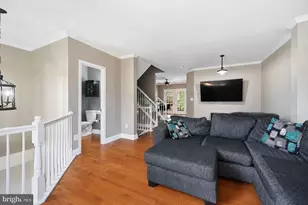 25203 Dunvegan Square, Chantilly, VA 20152 - Photo 9