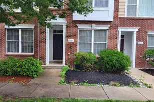 42604 Pine Forest Dr, Chantilly, VA 20152 - Photo 1