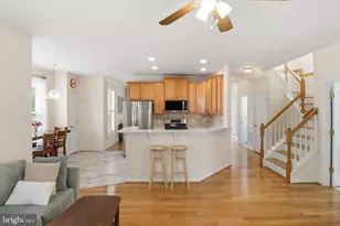 25352 Ripleys Field Dr, Chantilly, VA 20152 - Photo 3
