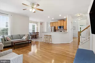25352 Ripleys Field Dr, Chantilly, VA 20152 - Photo 9