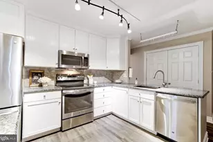 236 E Juniper Ave, Sterling, VA 20164 - Photo 13