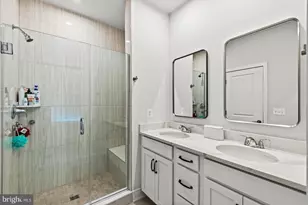 42086 Picasso Sq, Brambleton, VA 20148 - Photo 21