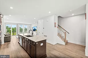 42086 Picasso Sq, Brambleton, VA 20148 - Photo 11