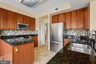 19355 Cypress Ridge Terrace, Leesburg, VA 20176 - Photo 3