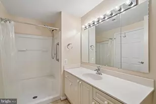 19355 Cypress Ridge Terrace, Leesburg, VA 20176 - Photo 37