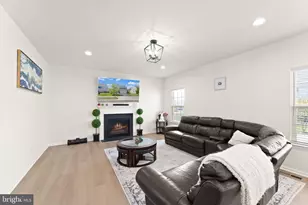 25981 Royston Pass Cir, Aldie, VA 20105 - Photo 9