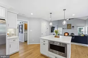 43197 Wayside Cir, Ashburn, VA 20147 - Photo 9