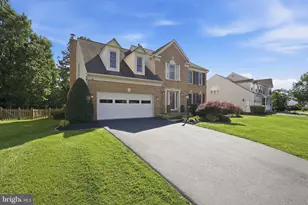 43197 Wayside Cir, Ashburn, VA 20147 - Photo 3