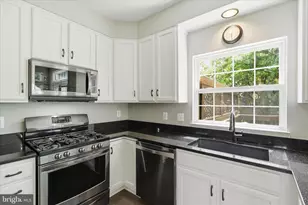 46073 Trefoil Ln, Sterling, VA 20166 - Photo 9