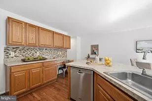 22330 Great Trail Terrace, Sterling, VA 20164 - Photo 5