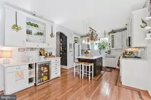 25496 Heathfield Cir, Chantilly, VA 20152 - Photo 9
