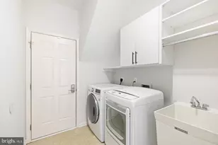 22561 Howardsville Woods Ct, Ashburn, VA 20148 - Photo 19