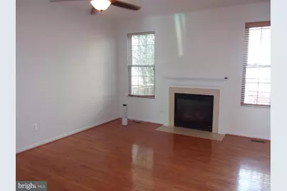 25929 Kirkwood Square, Chantilly, VA 20152 - Photo 9