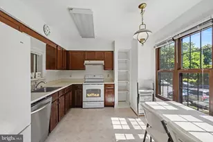 27 Aldridge Ct, Sterling, VA 20165 - Photo 3