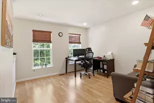 20385 Bowfonds St, Ashburn, VA 20147 - Photo 29