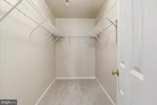 20385 Bowfonds St, Ashburn, VA 20147 - Photo 9
