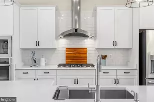 23072 Sullivans Cove Sq, Brambleton, VA 20148 - Photo 11