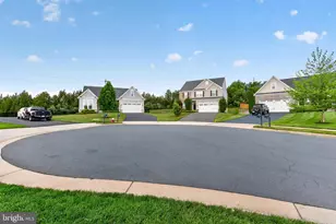 26732 Kentoaks Ct, Chantilly, VA 20152 - Photo 3