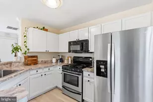 46994 Courtyard Sq, Sterling, VA 20164 - Photo 17