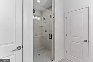 43841 Venetian Square, Ashburn, VA 20147 - Photo 13