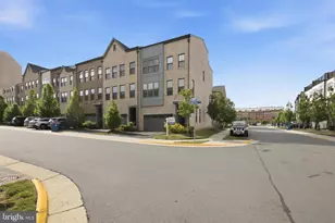 42310 Crawford Ter, Brambleton, VA 20148 - Photo 3