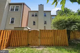 1072 Tottenham Ct, Sterling, VA 20164 - Photo 35