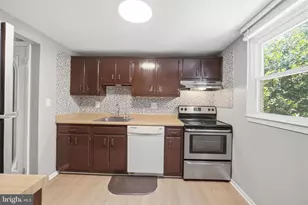1072 Tottenham Ct, Sterling, VA 20164 - Photo 11