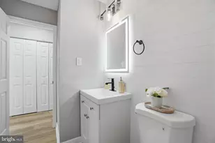 706 S Dogwood Ct, Sterling, VA 20164 - Photo 29
