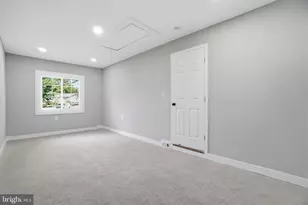 706 S Dogwood Ct, Sterling, VA 20164 - Photo 23