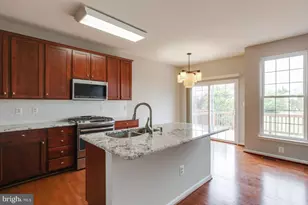 25286 McIntyre Sq, Chantilly, VA 20152 - Photo 13