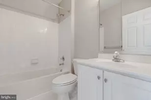 25286 McIntyre Sq, Chantilly, VA 20152 - Photo 23