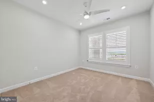 21630 Hawksbill High Cir, Sterling, VA 20164 - Photo 25