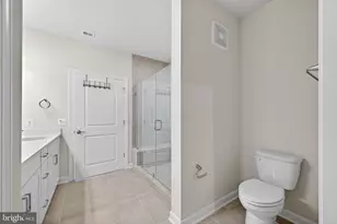 21630 Hawksbill High Cir, Sterling, VA 20164 - Photo 23