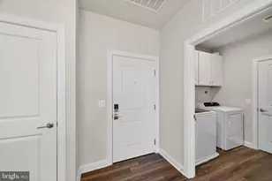 21630 Hawksbill High Cir, Sterling, VA 20164 - Photo 7