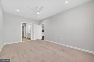 21630 Hawksbill High Cir, Sterling, VA 20164 - Photo 19
