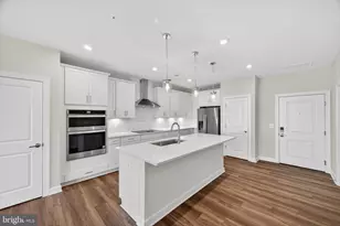 21630 Hawksbill High Cir, Sterling, VA 20164 - Photo 11
