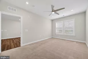 21630 Hawksbill High Cir, Sterling, VA 20164 - Photo 19