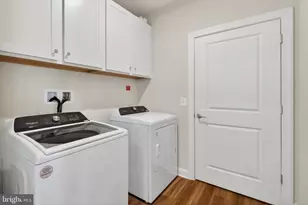21630 Hawksbill High Cir, Sterling, VA 20164 - Photo 29