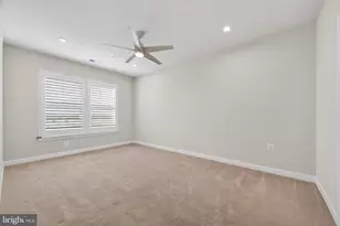21630 Hawksbill High Cir, Sterling, VA 20164 - Photo 17