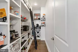 25467 Byrnes Crossing Dr, Chantilly, VA 20152 - Photo 19