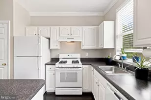 21790 Dragons Green Square, Ashburn, VA 20147 - Photo 15