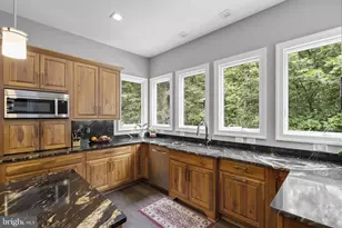 18429 Woodburn Rd, Leesburg, VA 20175 - Photo 17