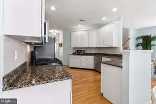 25838 Kirkwood Square, Chantilly, VA 20152 - Photo 9