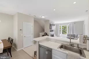 23098 Fontwell Square, Sterling, VA 20166 - Photo 15