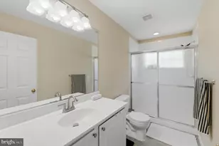 23098 Fontwell Square, Sterling, VA 20166 - Photo 25
