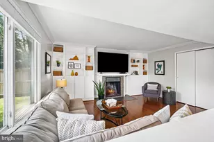 212 W Meadowland Ln W, Sterling, VA 20164 - Photo 23